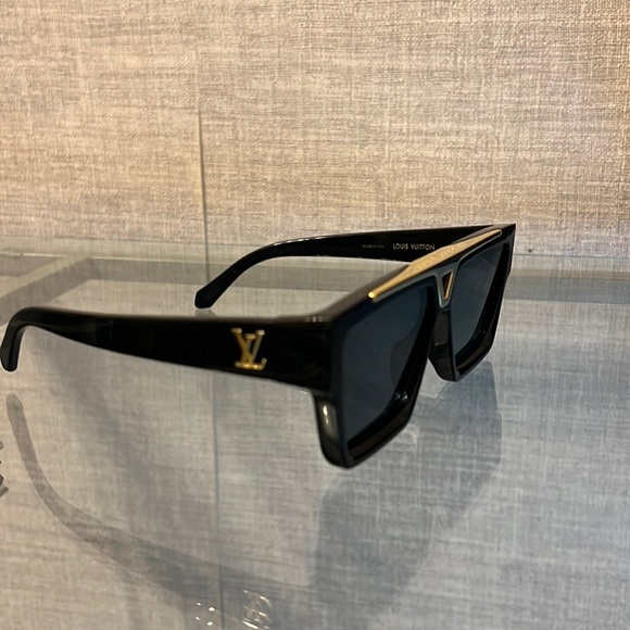 Great condition. No Visible scratches or marks. Barely worn. Hard to find. - Picture 1 of 11
